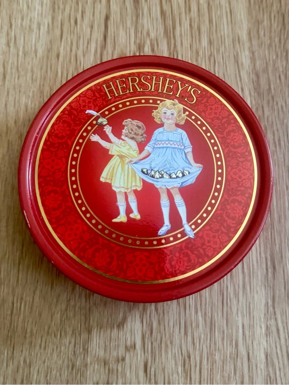 1995 Hershey’s Kisses Round Metal Tin Red & Gold Little Girls Collectible Candy